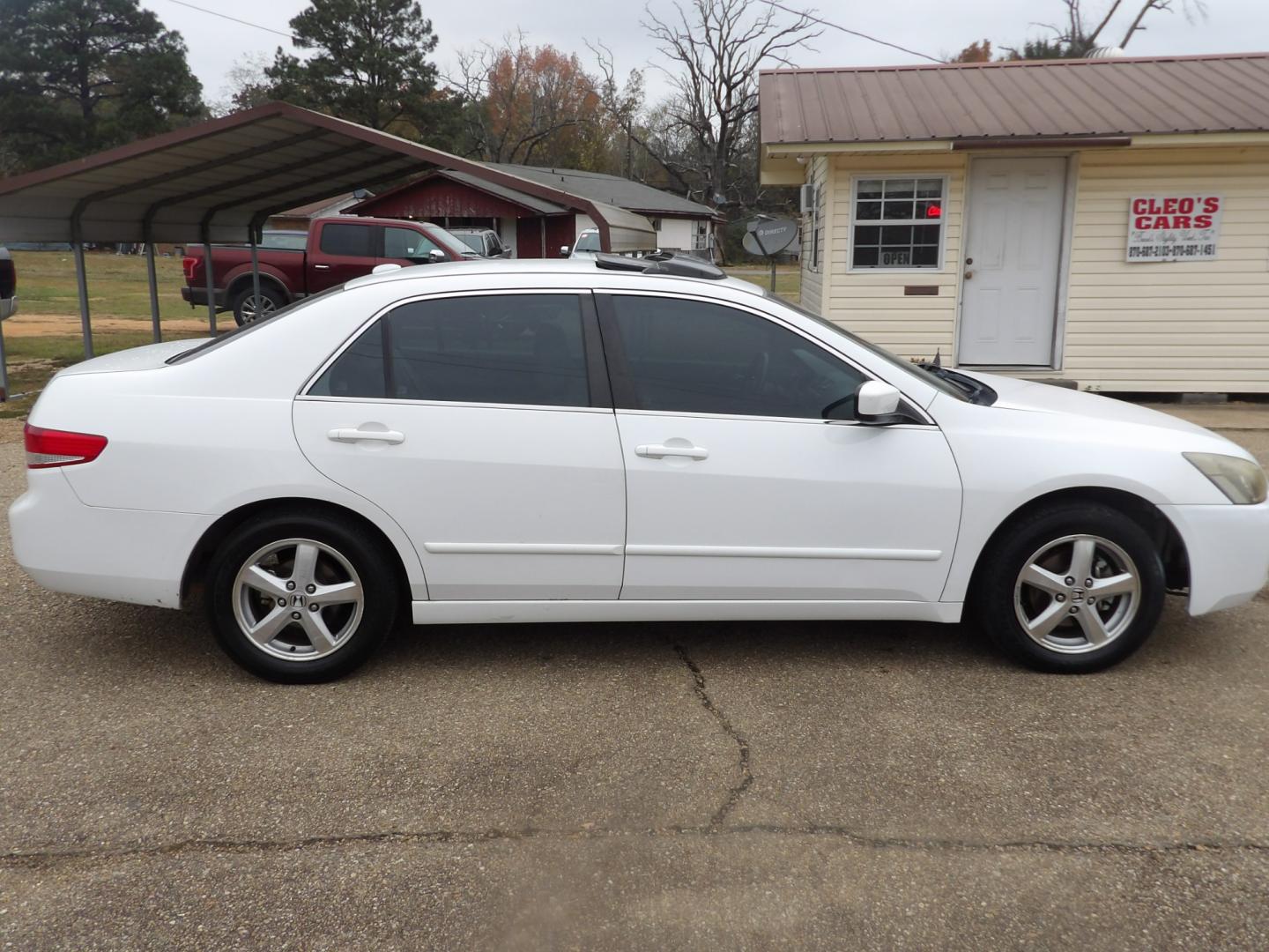 2004 Honda Accord EX-L (1HGCM56894A) with an 2.4L L4 DOHC 16V engine, automatic transmission, located at 401 First NE, Bearden, AR, 71720, (870) 687-3414, 33.726528, -92.611519 - Photo#18